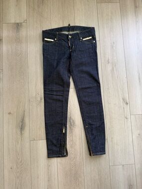 DSQUARED2 Women's Skinny Jeans in Dark Indigo with Gold Decor and Zippers. S. 40